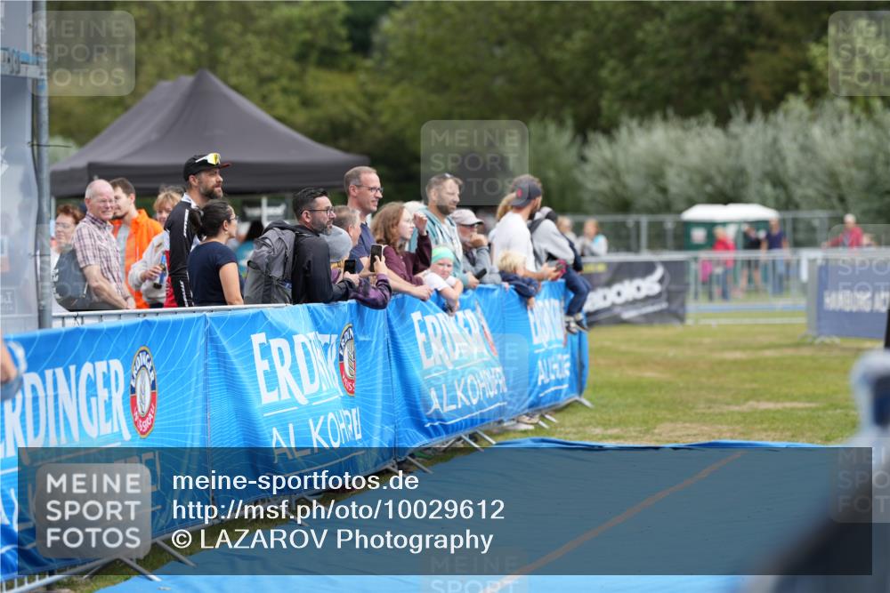 30.08.2026 - Elbe Triathlon Hamburg LAZAROV Photography http://msf.ph/oto/10029612 30.08.2026 12:55:41 Ziel 1840, 1844 meine-sportfotos.de