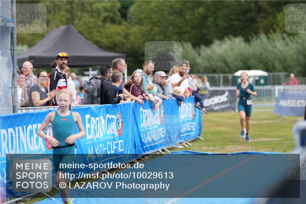 30.08.2026 - Elbe Triathlon Hamburg LAZAROV Photography http://msf.ph/oto/10029613 30.08.2026 12:56:03 Ziel 1809, 1871 meine-sportfotos.de
