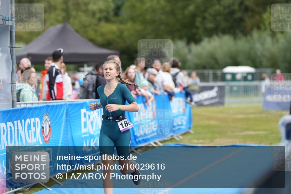 30.08.2026 - Elbe Triathlon Hamburg LAZAROV Photography http://msf.ph/oto/10029616 30.08.2026 12:56:07 Ziel 1809 meine-sportfotos.de