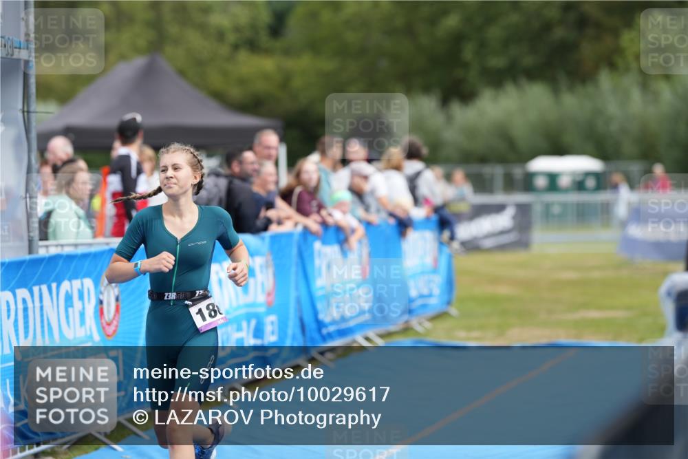 30.08.2026 - Elbe Triathlon Hamburg LAZAROV Photography http://msf.ph/oto/10029617 30.08.2026 12:56:07 Ziel 1809 meine-sportfotos.de