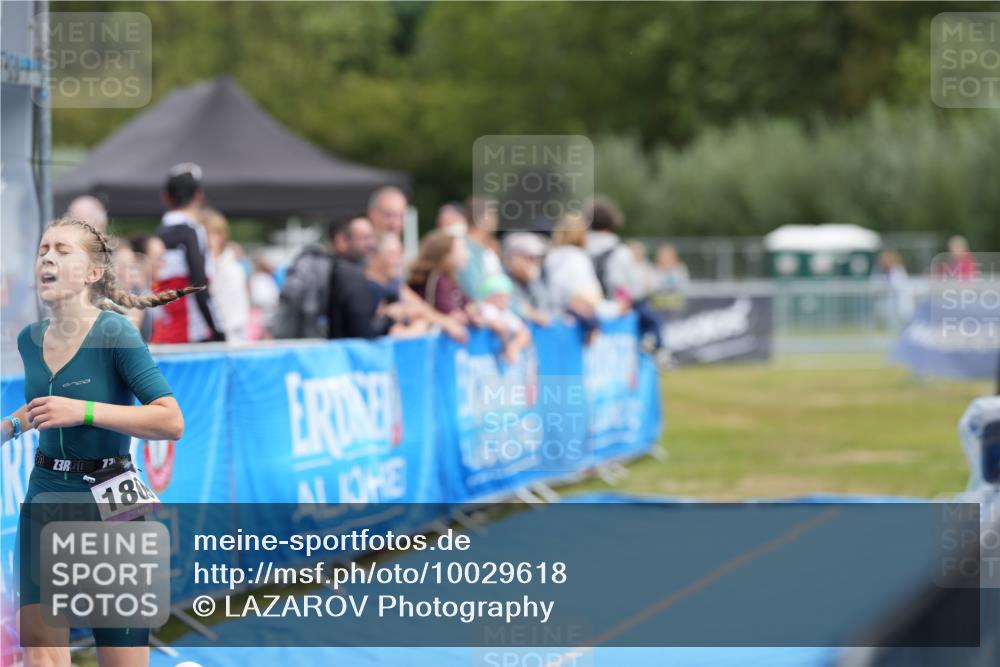 30.08.2026 - Elbe Triathlon Hamburg LAZAROV Photography http://msf.ph/oto/10029618 30.08.2026 12:56:08 Ziel 1809 meine-sportfotos.de