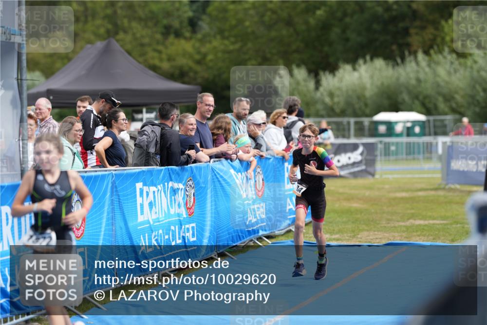 30.08.2026 - Elbe Triathlon Hamburg LAZAROV Photography http://msf.ph/oto/10029620 30.08.2026 12:56:16 Ziel 1834 meine-sportfotos.de