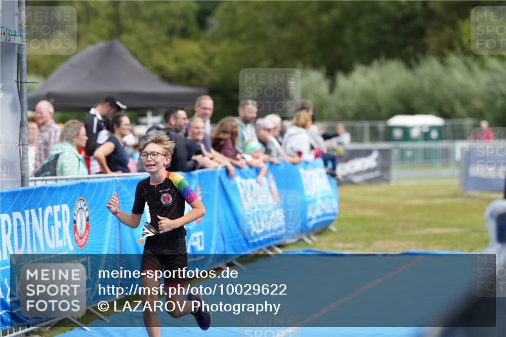 30.08.2026 - Elbe Triathlon Hamburg LAZAROV Photography http://msf.ph/oto/10029622 30.08.2026 12:56:18 Ziel 1834 meine-sportfotos.de
