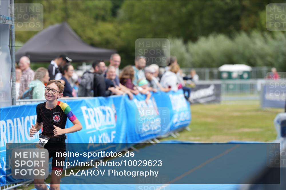 30.08.2026 - Elbe Triathlon Hamburg LAZAROV Photography http://msf.ph/oto/10029623 30.08.2026 12:56:18 Ziel 1834 meine-sportfotos.de