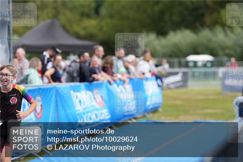 30.08.2026 - Elbe Triathlon Hamburg LAZAROV Photography http://msf.ph/oto/10029624 30.08.2026 12:56:19 Ziel 1834 meine-sportfotos.de