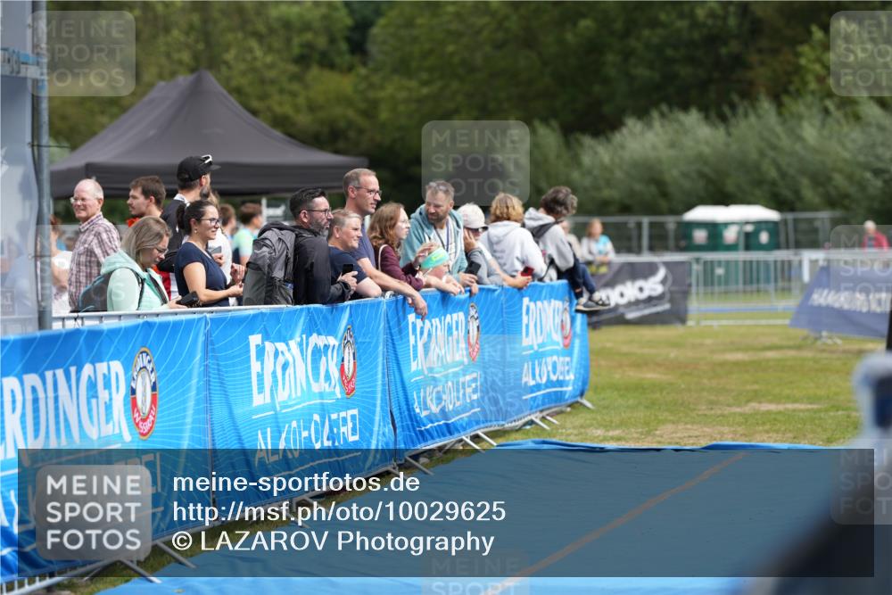 30.08.2026 - Elbe Triathlon Hamburg LAZAROV Photography http://msf.ph/oto/10029625 30.08.2026 12:56:36 Ziel  meine-sportfotos.de