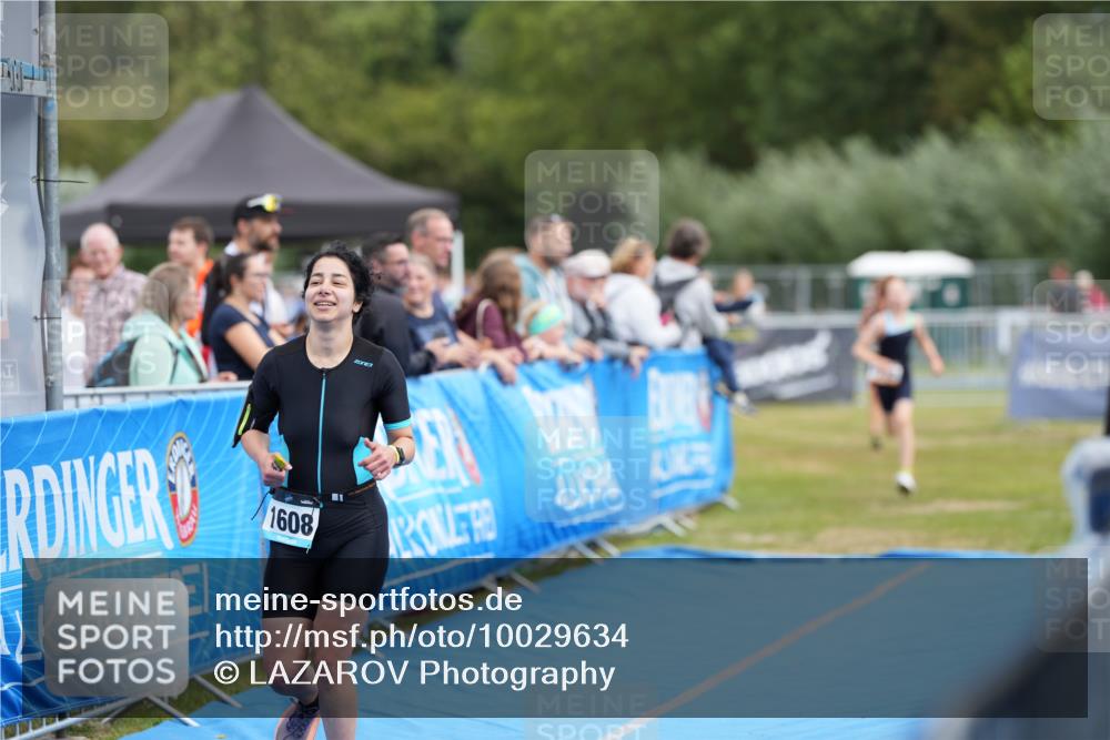 30.08.2026 - Elbe Triathlon Hamburg LAZAROV Photography http://msf.ph/oto/10029634 30.08.2026 12:56:59 Ziel 1608, 1832, 1858 meine-sportfotos.de