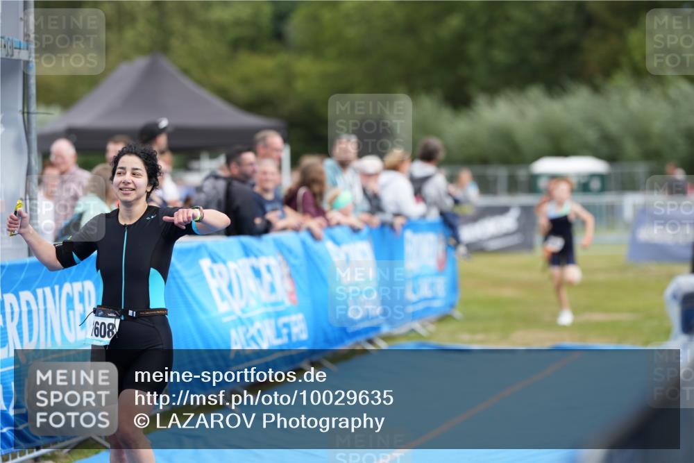 30.08.2026 - Elbe Triathlon Hamburg LAZAROV Photography http://msf.ph/oto/10029635 30.08.2026 12:56:59 Ziel 1608, 1832, 1858 meine-sportfotos.de