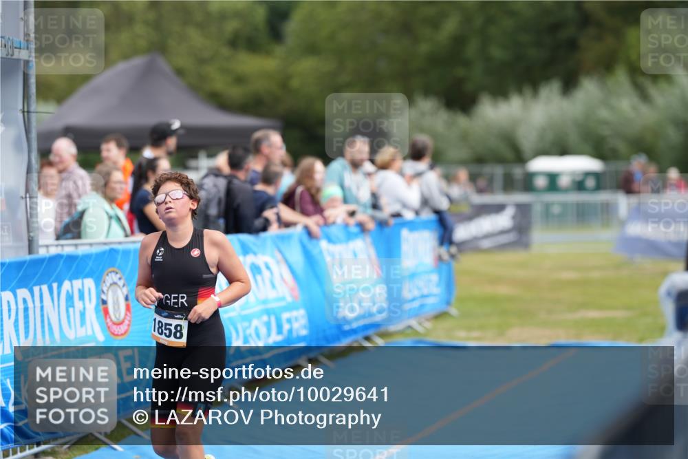 30.08.2026 - Elbe Triathlon Hamburg LAZAROV Photography http://msf.ph/oto/10029641 30.08.2026 12:57:06 Ziel 1832, 1858 meine-sportfotos.de