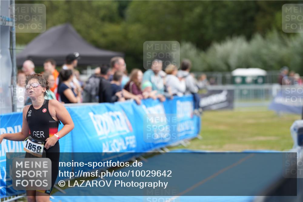 30.08.2026 - Elbe Triathlon Hamburg LAZAROV Photography http://msf.ph/oto/10029642 30.08.2026 12:57:07 Ziel 1858 meine-sportfotos.de
