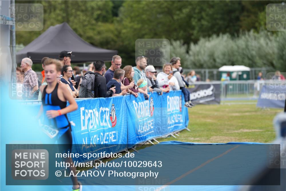 30.08.2026 - Elbe Triathlon Hamburg LAZAROV Photography http://msf.ph/oto/10029643 30.08.2026 12:57:25 Ziel 1849, 1853 meine-sportfotos.de