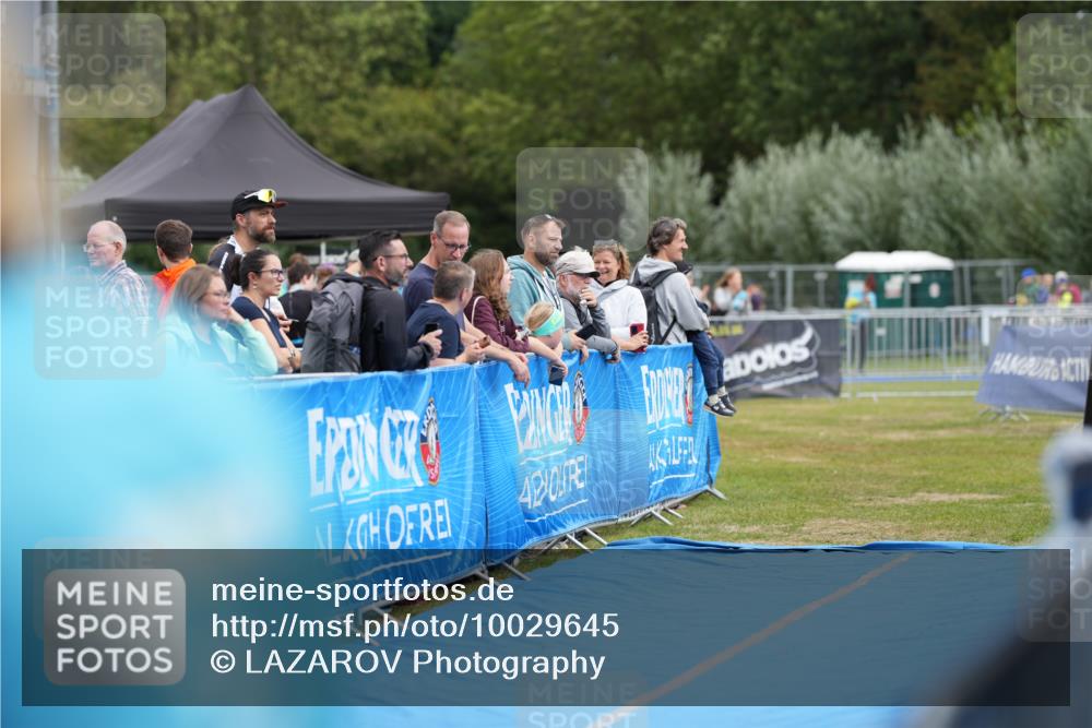30.08.2026 - Elbe Triathlon Hamburg LAZAROV Photography http://msf.ph/oto/10029645 30.08.2026 12:57:26 Ziel 1849, 1853 meine-sportfotos.de