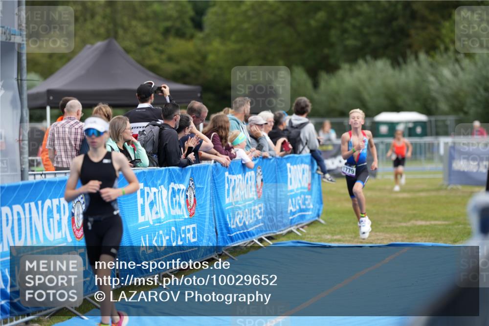 30.08.2026 - Elbe Triathlon Hamburg LAZAROV Photography http://msf.ph/oto/10029652 30.08.2026 12:58:34 Ziel 1779, 1806 meine-sportfotos.de
