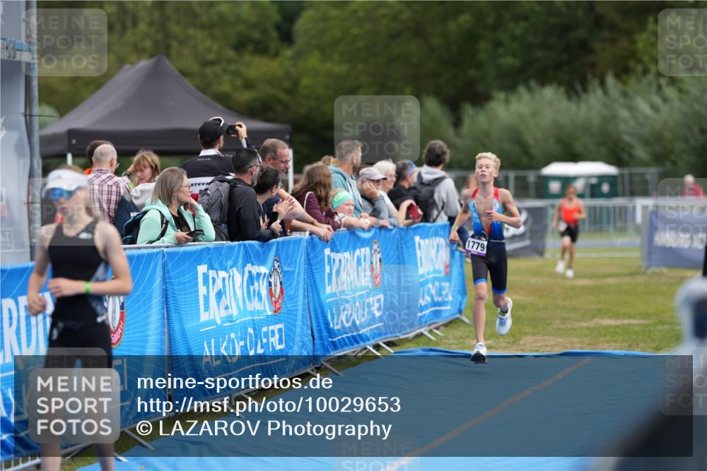 30.08.2026 - Elbe Triathlon Hamburg LAZAROV Photography http://msf.ph/oto/10029653 30.08.2026 12:58:34 Ziel 1779, 1806 meine-sportfotos.de