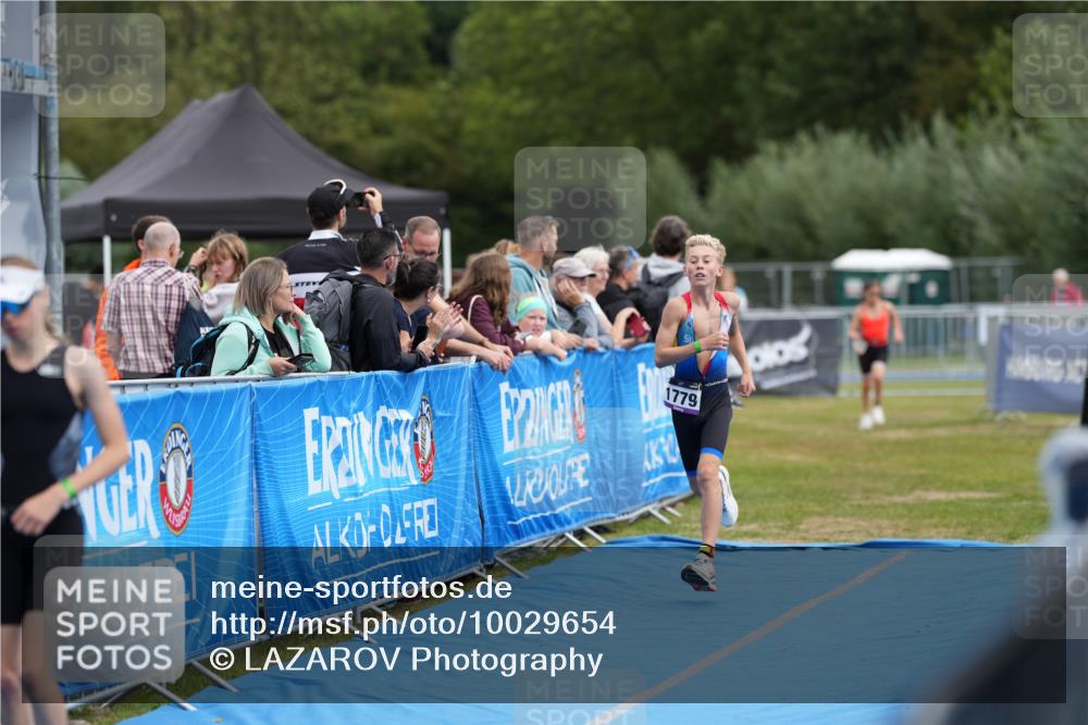 30.08.2026 - Elbe Triathlon Hamburg LAZAROV Photography http://msf.ph/oto/10029654 30.08.2026 12:58:34 Ziel 1779, 1806 meine-sportfotos.de