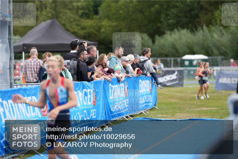 30.08.2026 - Elbe Triathlon Hamburg LAZAROV Photography http://msf.ph/oto/10029656 30.08.2026 12:58:36 Ziel 1779, 1806, 1870 meine-sportfotos.de