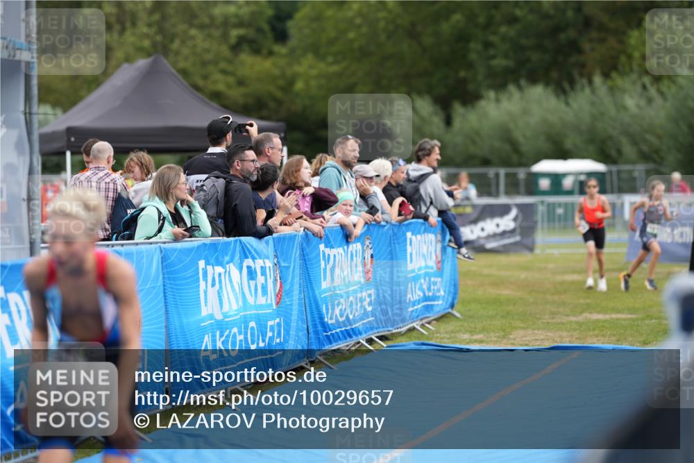 30.08.2026 - Elbe Triathlon Hamburg LAZAROV Photography http://msf.ph/oto/10029657 30.08.2026 12:58:37 Ziel 1779, 1806, 1870 meine-sportfotos.de