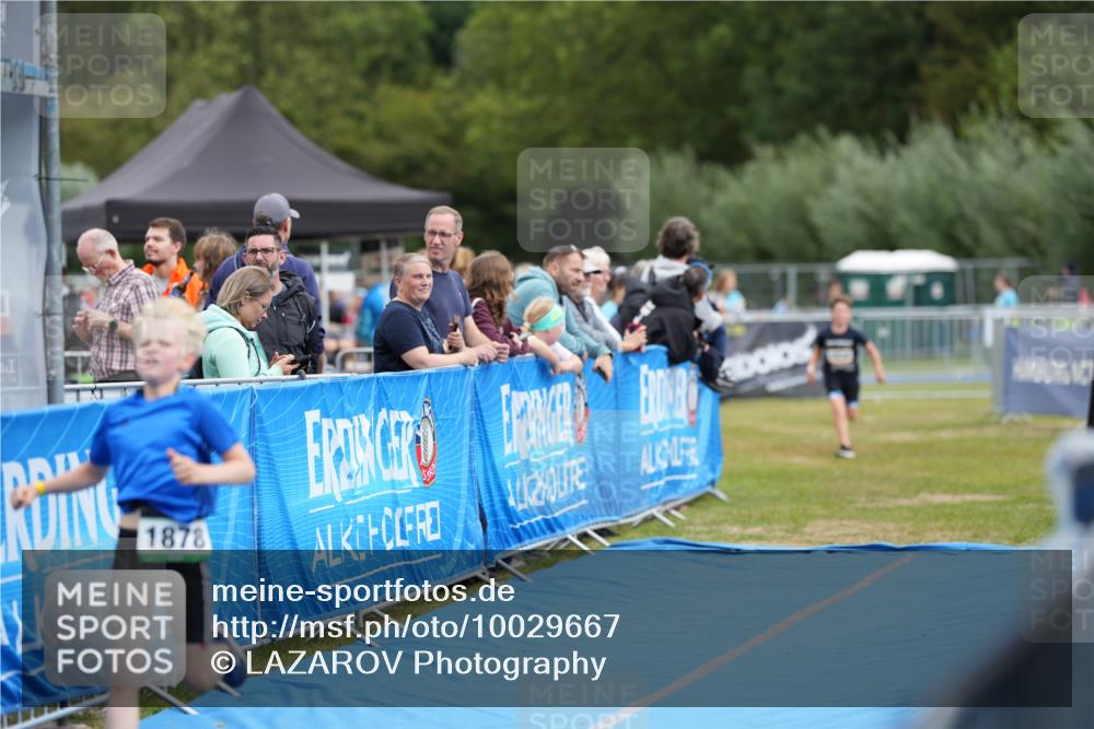 30.08.2026 - Elbe Triathlon Hamburg LAZAROV Photography http://msf.ph/oto/10029667 30.08.2026 12:59:15 Ziel 1838, 1878 meine-sportfotos.de