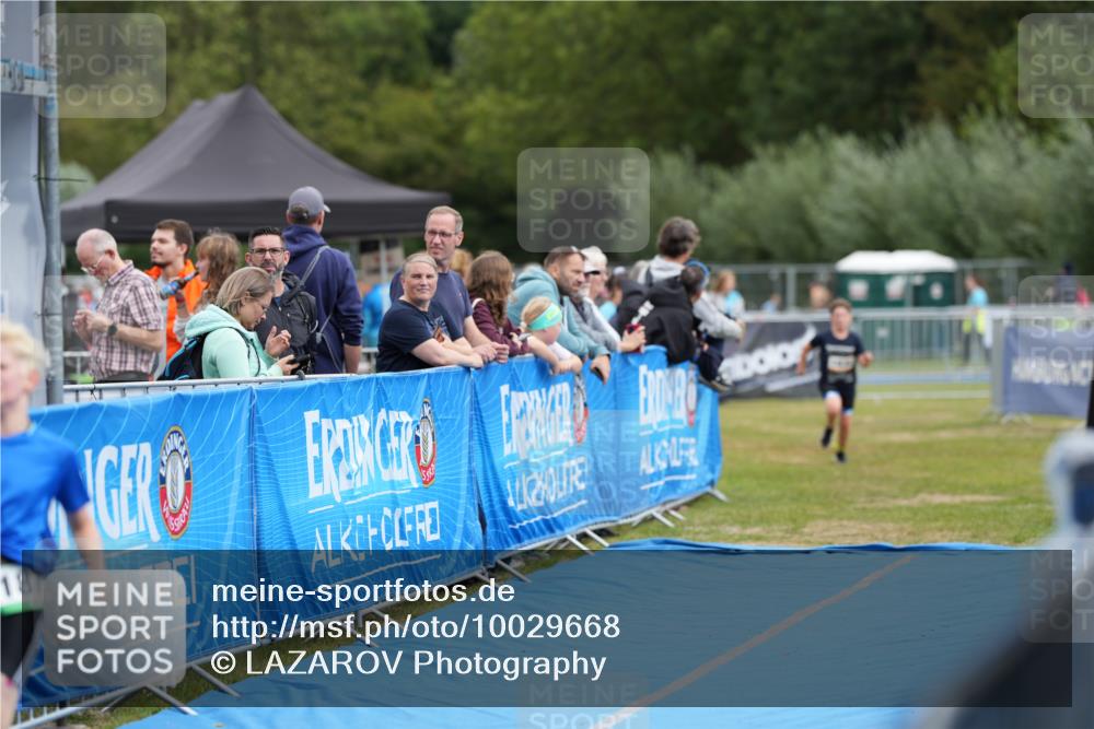 30.08.2026 - Elbe Triathlon Hamburg LAZAROV Photography http://msf.ph/oto/10029668 30.08.2026 12:59:16 Ziel 1838, 1878 meine-sportfotos.de