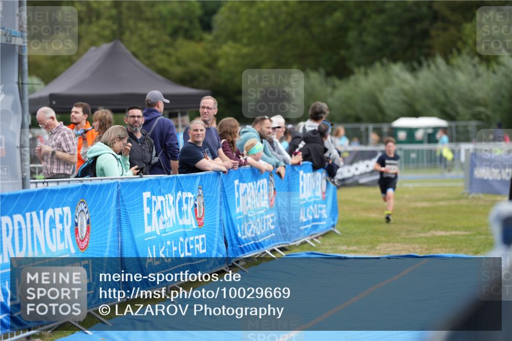 30.08.2026 - Elbe Triathlon Hamburg LAZAROV Photography http://msf.ph/oto/10029669 30.08.2026 12:59:16 Ziel 1838, 1878 meine-sportfotos.de