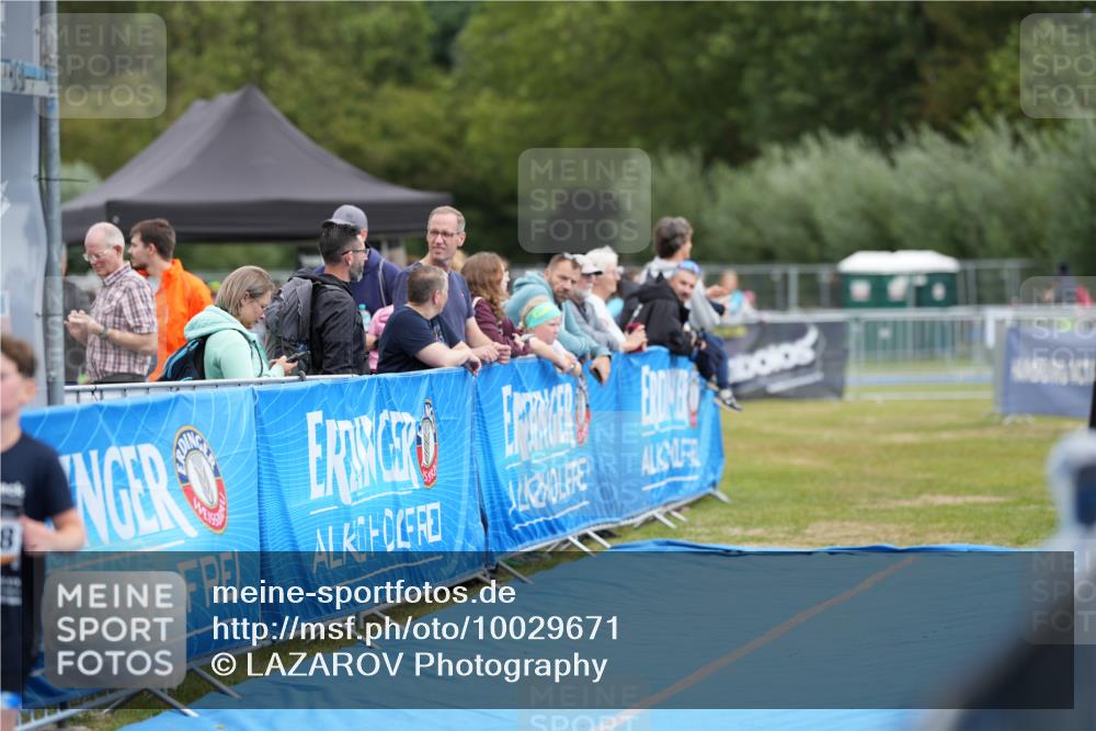 30.08.2026 - Elbe Triathlon Hamburg LAZAROV Photography http://msf.ph/oto/10029671 30.08.2026 12:59:21 Ziel 1838 meine-sportfotos.de
