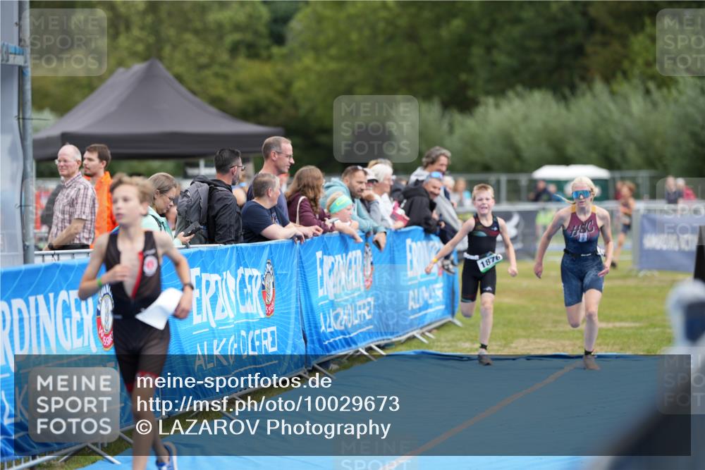 30.08.2026 - Elbe Triathlon Hamburg LAZAROV Photography http://msf.ph/oto/10029673 30.08.2026 12:59:33 Ziel 1772, 1817, 1876, 1888 meine-sportfotos.de