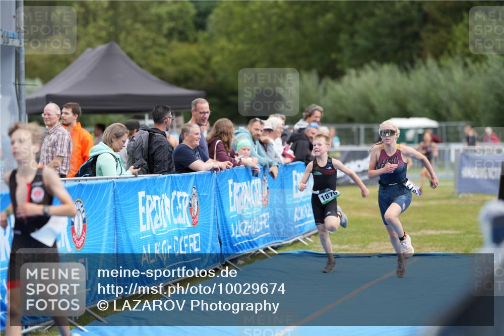 30.08.2026 - Elbe Triathlon Hamburg LAZAROV Photography http://msf.ph/oto/10029674 30.08.2026 12:59:33 Ziel 1772, 1817, 1876, 1888 meine-sportfotos.de