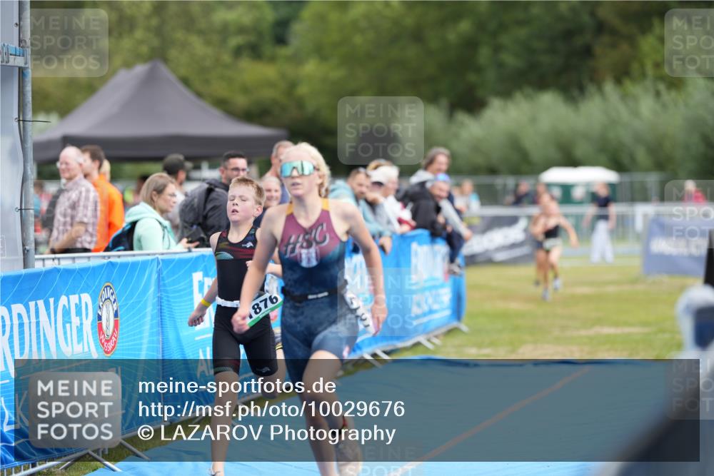 30.08.2026 - Elbe Triathlon Hamburg LAZAROV Photography http://msf.ph/oto/10029676 30.08.2026 12:59:34 Ziel 1772, 1817, 1876, 1888 meine-sportfotos.de