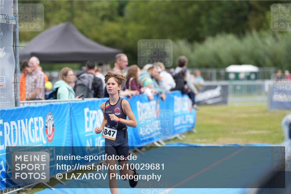 30.08.2026 - Elbe Triathlon Hamburg LAZAROV Photography http://msf.ph/oto/10029681 30.08.2026 12:59:43 Ziel 1847, 1888 meine-sportfotos.de