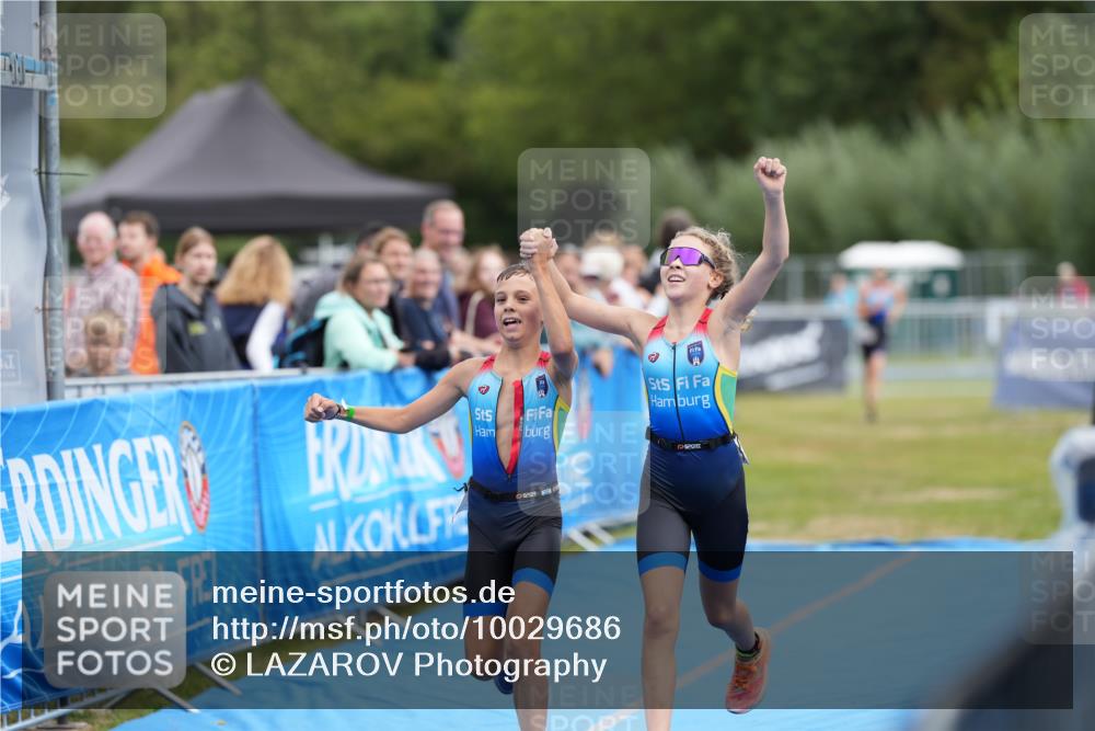 30.08.2026 - Elbe Triathlon Hamburg LAZAROV Photography http://msf.ph/oto/10029686 30.08.2026 13:00:13 Ziel 1775, 1807, 1816 meine-sportfotos.de