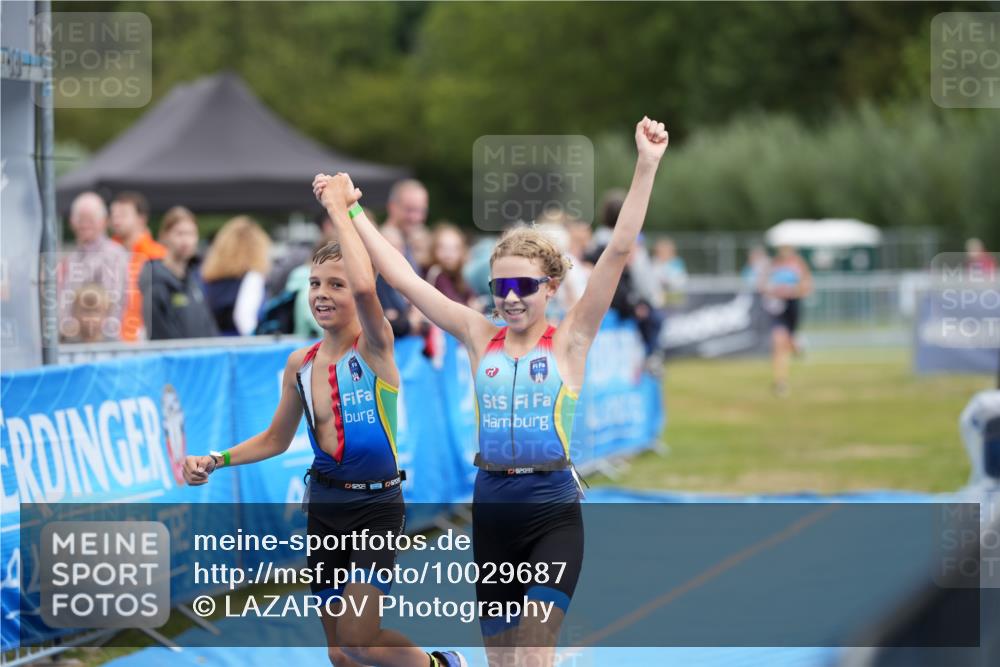 30.08.2026 - Elbe Triathlon Hamburg LAZAROV Photography http://msf.ph/oto/10029687 30.08.2026 13:00:13 Ziel 1775, 1807, 1816 meine-sportfotos.de