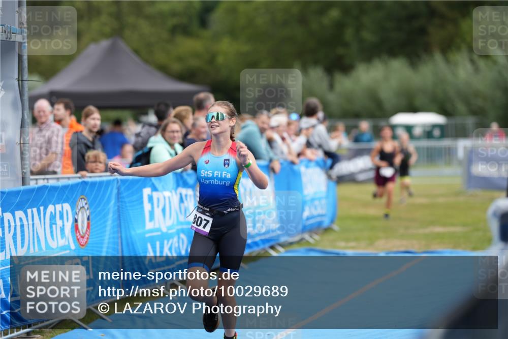 30.08.2026 - Elbe Triathlon Hamburg LAZAROV Photography http://msf.ph/oto/10029689 30.08.2026 13:00:20 Ziel 1770, 1807, 1862 meine-sportfotos.de