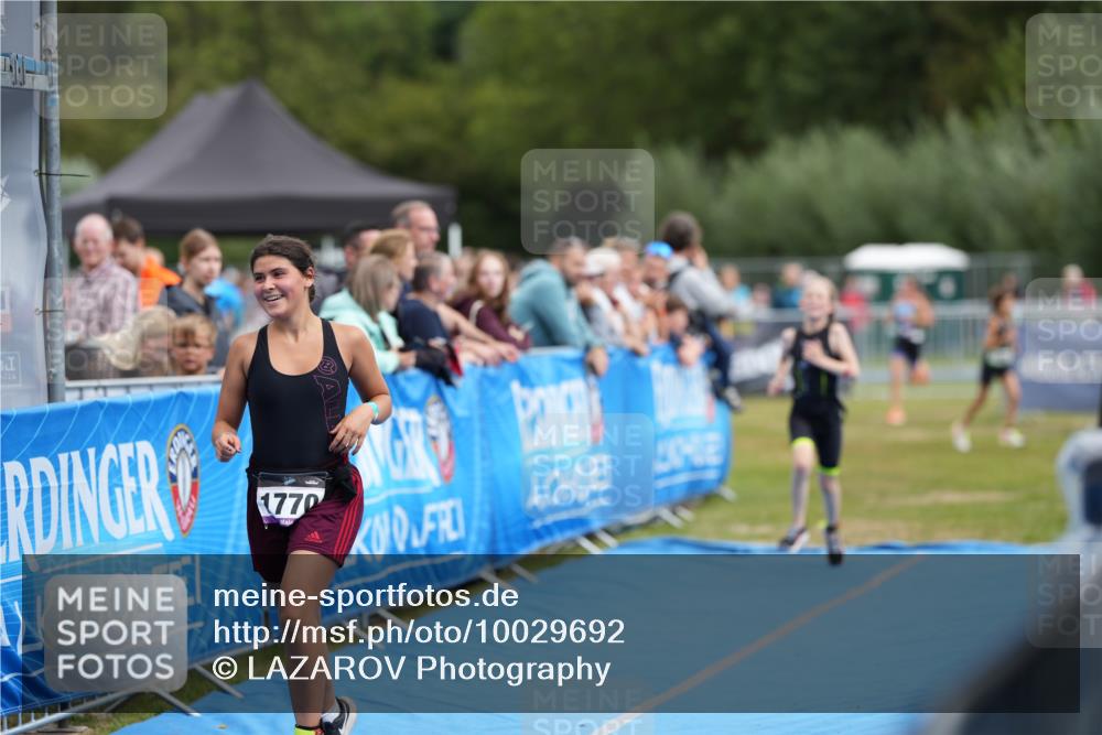 30.08.2026 - Elbe Triathlon Hamburg LAZAROV Photography http://msf.ph/oto/10029692 30.08.2026 13:00:26 Ziel 1770, 1812, 1862 meine-sportfotos.de