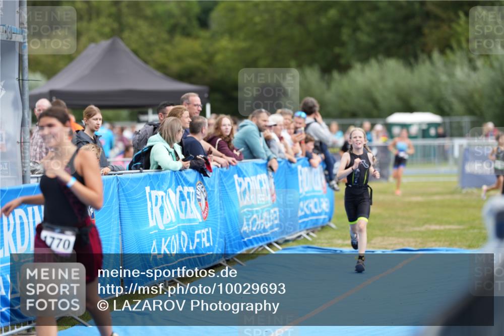 30.08.2026 - Elbe Triathlon Hamburg LAZAROV Photography http://msf.ph/oto/10029693 30.08.2026 13:00:26 Ziel 1770, 1812, 1862 meine-sportfotos.de