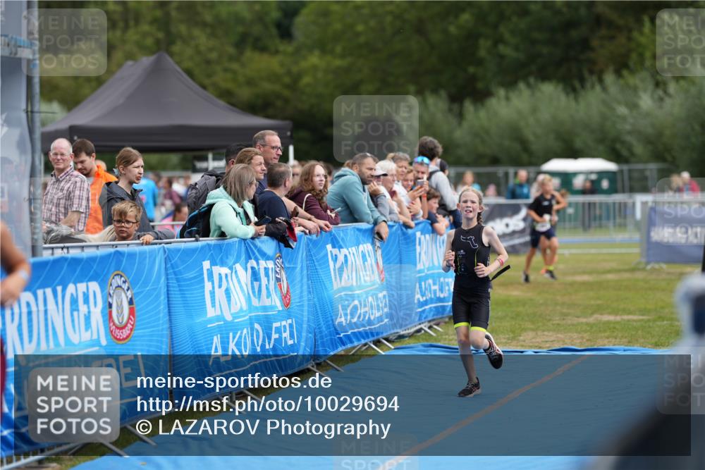30.08.2026 - Elbe Triathlon Hamburg LAZAROV Photography http://msf.ph/oto/10029694 30.08.2026 13:00:26 Ziel 1770, 1812, 1862 meine-sportfotos.de