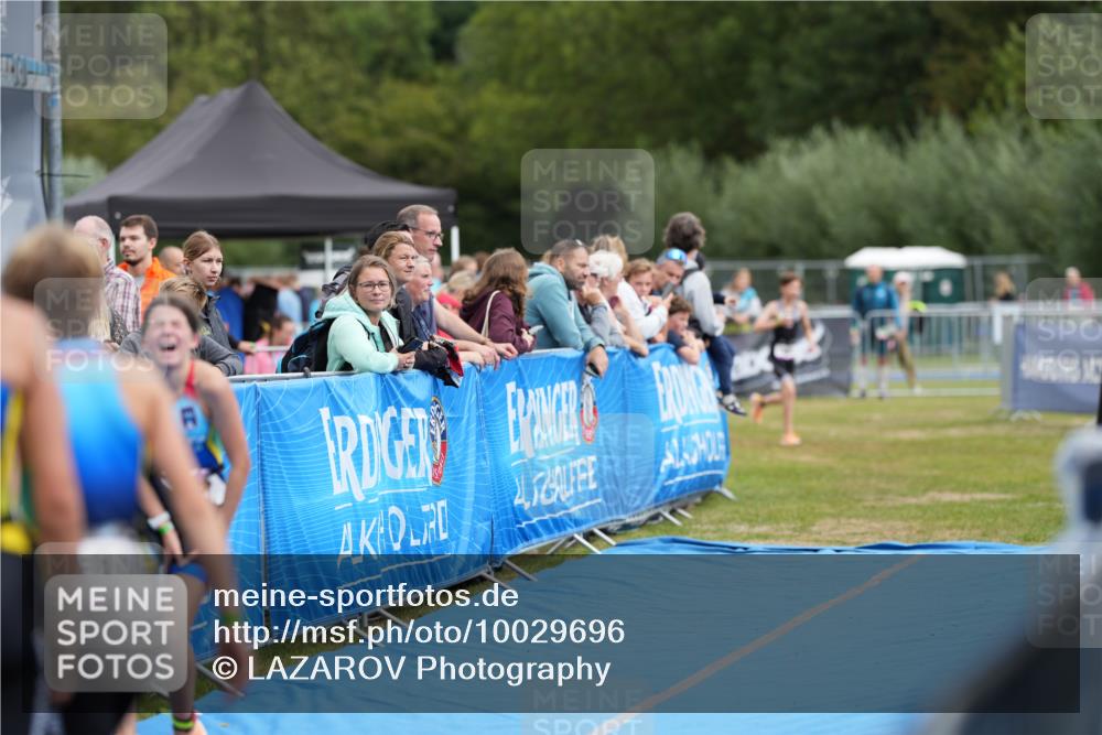 30.08.2026 - Elbe Triathlon Hamburg LAZAROV Photography http://msf.ph/oto/10029696 30.08.2026 13:00:34 Ziel 1812 meine-sportfotos.de