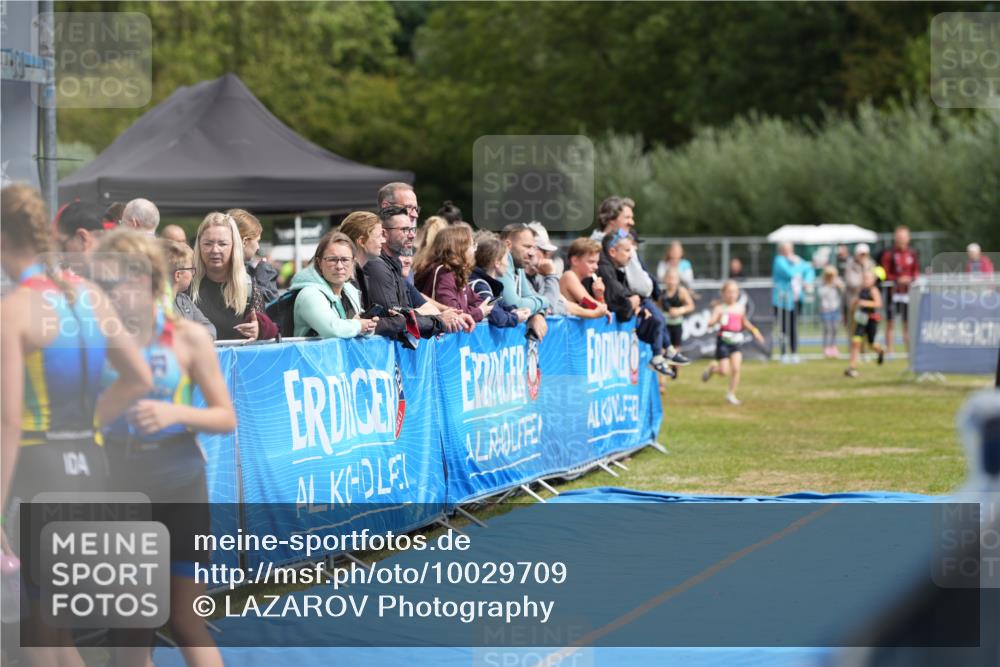 30.08.2026 - Elbe Triathlon Hamburg LAZAROV Photography http://msf.ph/oto/10029709 30.08.2026 13:01:25 Ziel 1881 meine-sportfotos.de