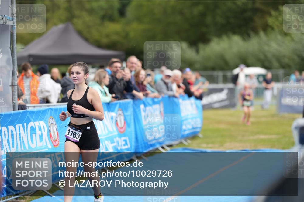 30.08.2026 - Elbe Triathlon Hamburg LAZAROV Photography http://msf.ph/oto/10029726 30.08.2026 13:03:29 Ziel 1885, 1887 meine-sportfotos.de