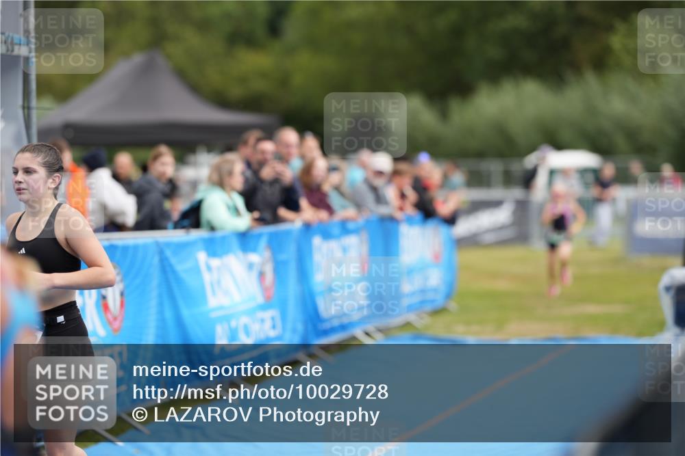 30.08.2026 - Elbe Triathlon Hamburg LAZAROV Photography http://msf.ph/oto/10029728 30.08.2026 13:03:30 Ziel 1885, 1887 meine-sportfotos.de