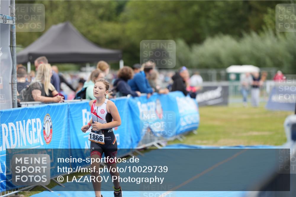30.08.2026 - Elbe Triathlon Hamburg LAZAROV Photography http://msf.ph/oto/10029739 30.08.2026 13:04:51 Ziel 1805, 1866 meine-sportfotos.de