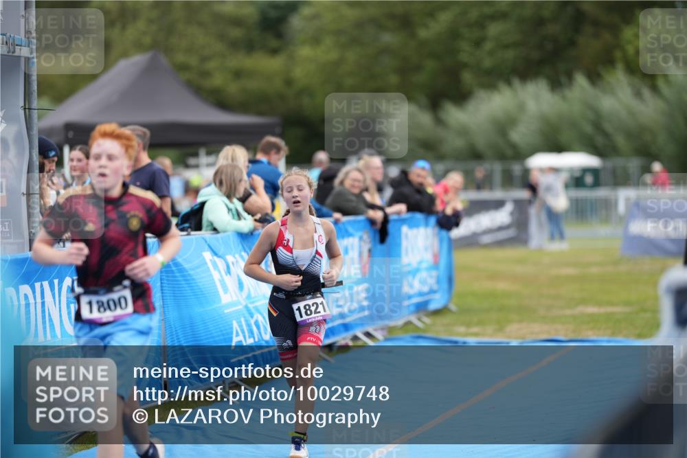 30.08.2026 - Elbe Triathlon Hamburg LAZAROV Photography http://msf.ph/oto/10029748 30.08.2026 13:07:06 Ziel 1800, 1821 meine-sportfotos.de