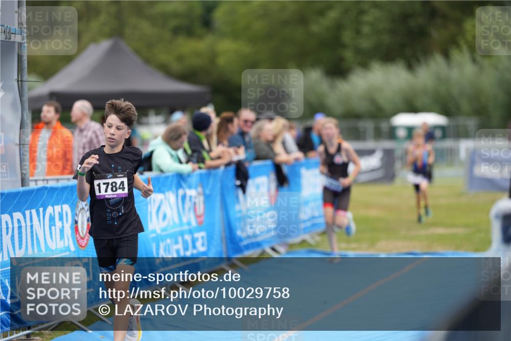 30.08.2026 - Elbe Triathlon Hamburg LAZAROV Photography http://msf.ph/oto/10029758 30.08.2026 13:09:21 Ziel 1777, 1784, 1828 meine-sportfotos.de