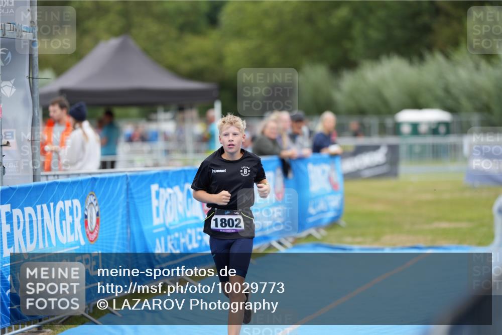 30.08.2026 - Elbe Triathlon Hamburg LAZAROV Photography http://msf.ph/oto/10029773 30.08.2026 13:15:02 Ziel 1802 meine-sportfotos.de