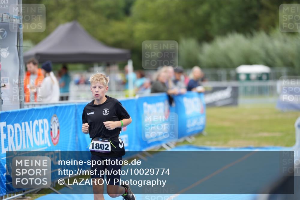 30.08.2026 - Elbe Triathlon Hamburg LAZAROV Photography http://msf.ph/oto/10029774 30.08.2026 13:15:03 Ziel 1802 meine-sportfotos.de