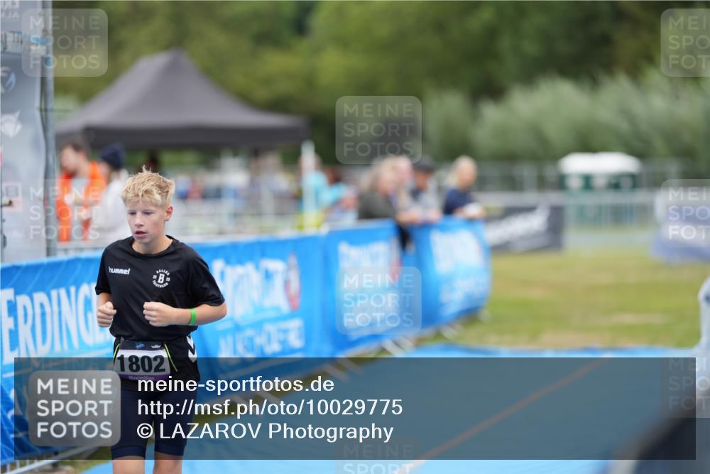 30.08.2026 - Elbe Triathlon Hamburg LAZAROV Photography http://msf.ph/oto/10029775 30.08.2026 13:15:03 Ziel 1802 meine-sportfotos.de