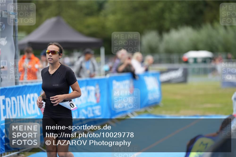 30.08.2026 - Elbe Triathlon Hamburg LAZAROV Photography http://msf.ph/oto/10029778 30.08.2026 13:16:59 Ziel 1830 meine-sportfotos.de