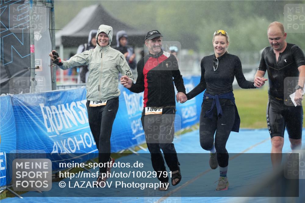 30.08.2026 - Elbe Triathlon Hamburg LAZAROV Photography http://msf.ph/oto/10029791 30.08.2026 16:05:04 Ziel  meine-sportfotos.de
