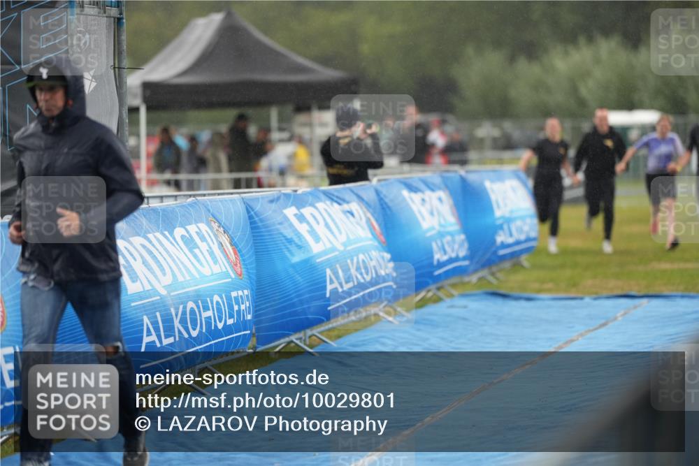 30.08.2026 - Elbe Triathlon Hamburg LAZAROV Photography http://msf.ph/oto/10029801 30.08.2026 16:11:03 Ziel  meine-sportfotos.de