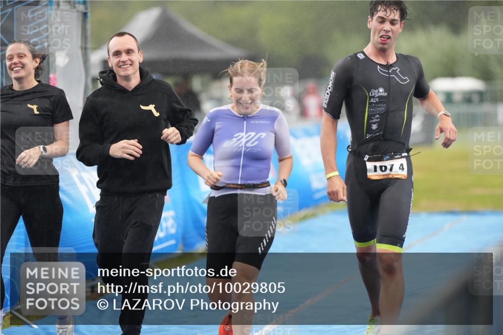 30.08.2026 - Elbe Triathlon Hamburg LAZAROV Photography http://msf.ph/oto/10029805 30.08.2026 16:11:08 Ziel  meine-sportfotos.de