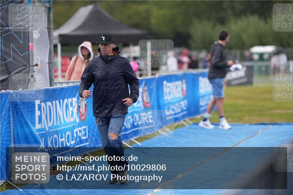 30.08.2026 - Elbe Triathlon Hamburg LAZAROV Photography http://msf.ph/oto/10029806 30.08.2026 16:12:25 Ziel  meine-sportfotos.de